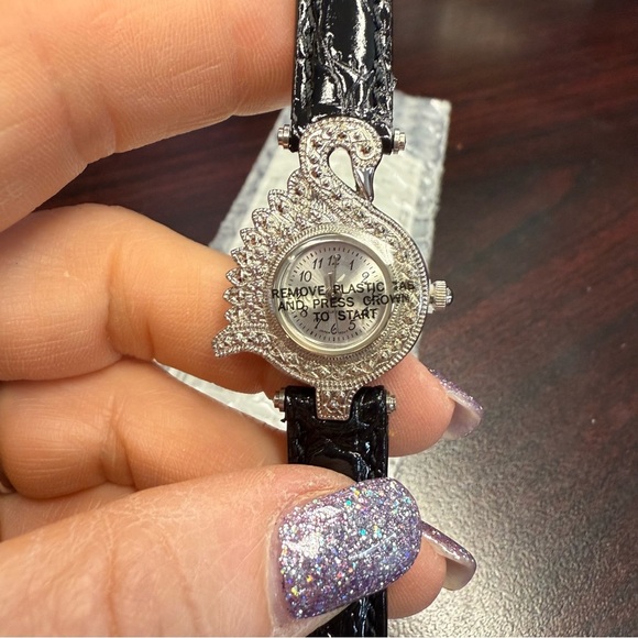 Avon Black Leather Strap Watch “Romantic Times” NIB 1994 - Picture 2 of 6